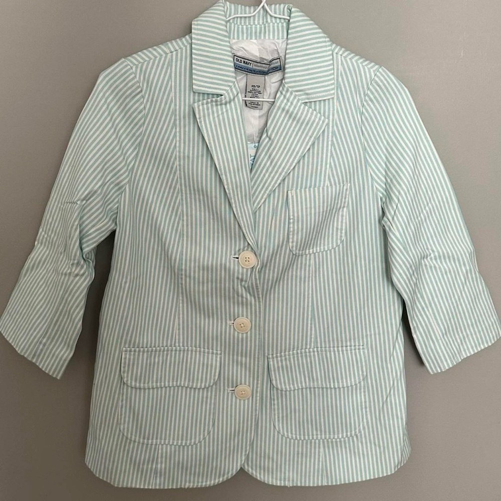Vintage Old Navy Maternity
Turquoise and white striped blazer with buttons